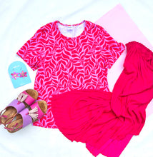 Unbe-leaf-able Everyday Tee Pinks