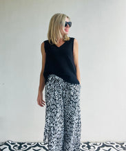 Feeling Swell Shell Top Solid Black
