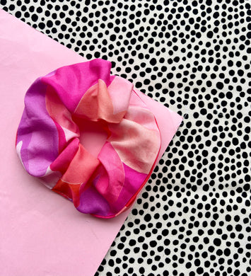 On Cloud 9 Scrunchie Pink