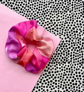 On Cloud 9 Scrunchie Pink