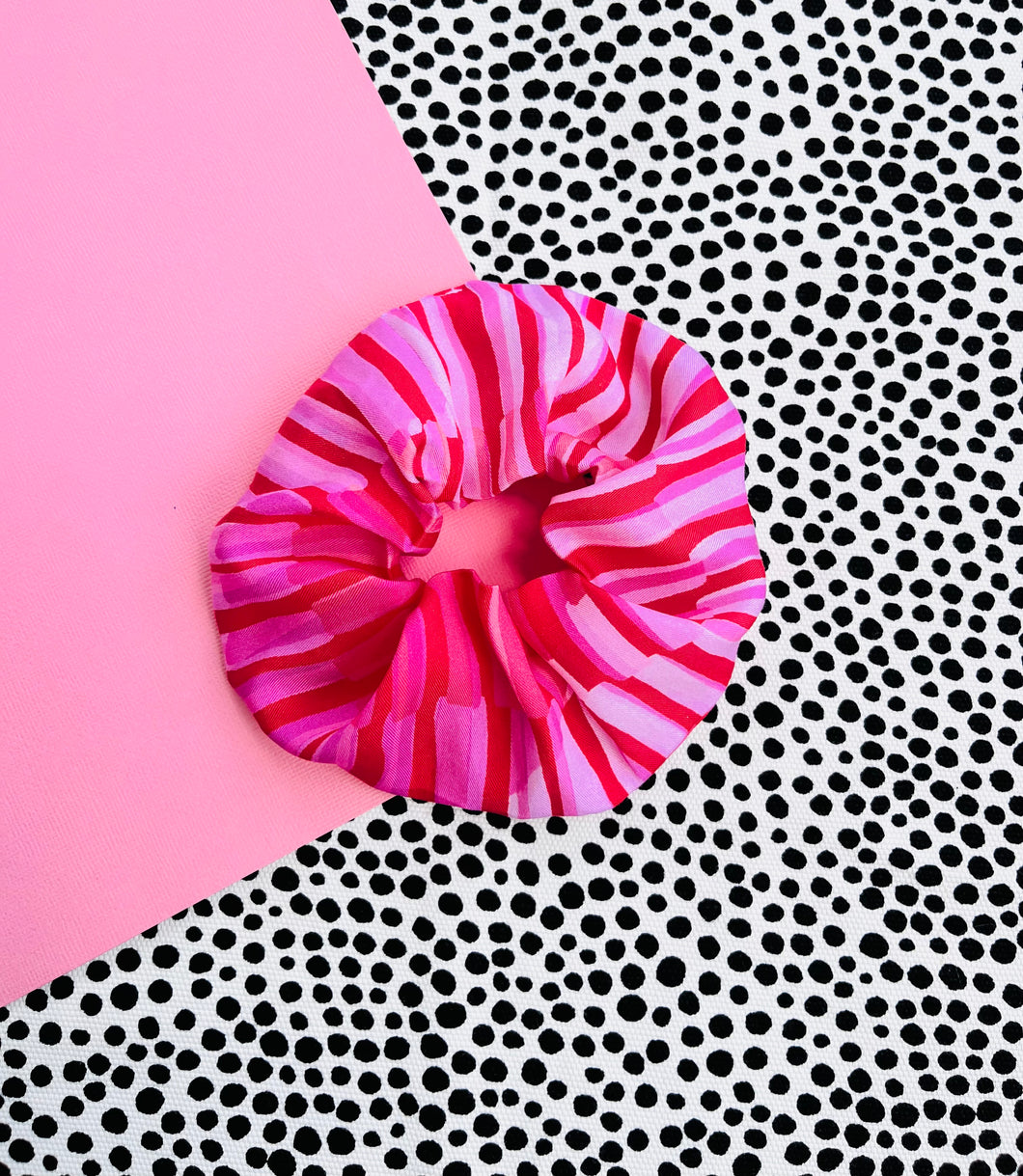 Stripe A Pose Scrunchie Pink