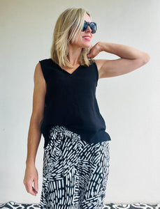 Feeling Swell Shell Top Solid Black